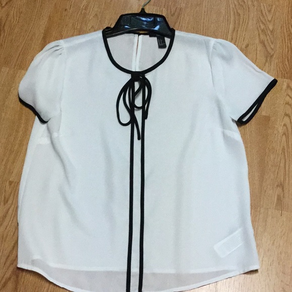 Forever 21 White Top with black tie - Picture 1 of 1